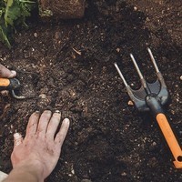 Культиватор Fiskars Premium 30 см 140 г 